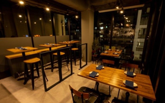 自然派ワインと純米酒 huit 会社紹介 1