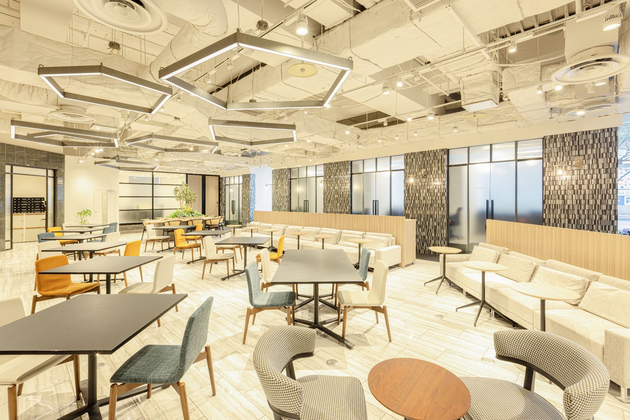fabbitGGアクロス福岡 会社紹介 1