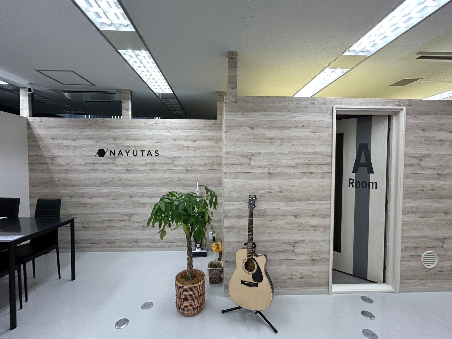 NAYUTAS大阪京橋校 会社紹介 1